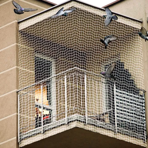 Balcony safety net fitted on a residential flat